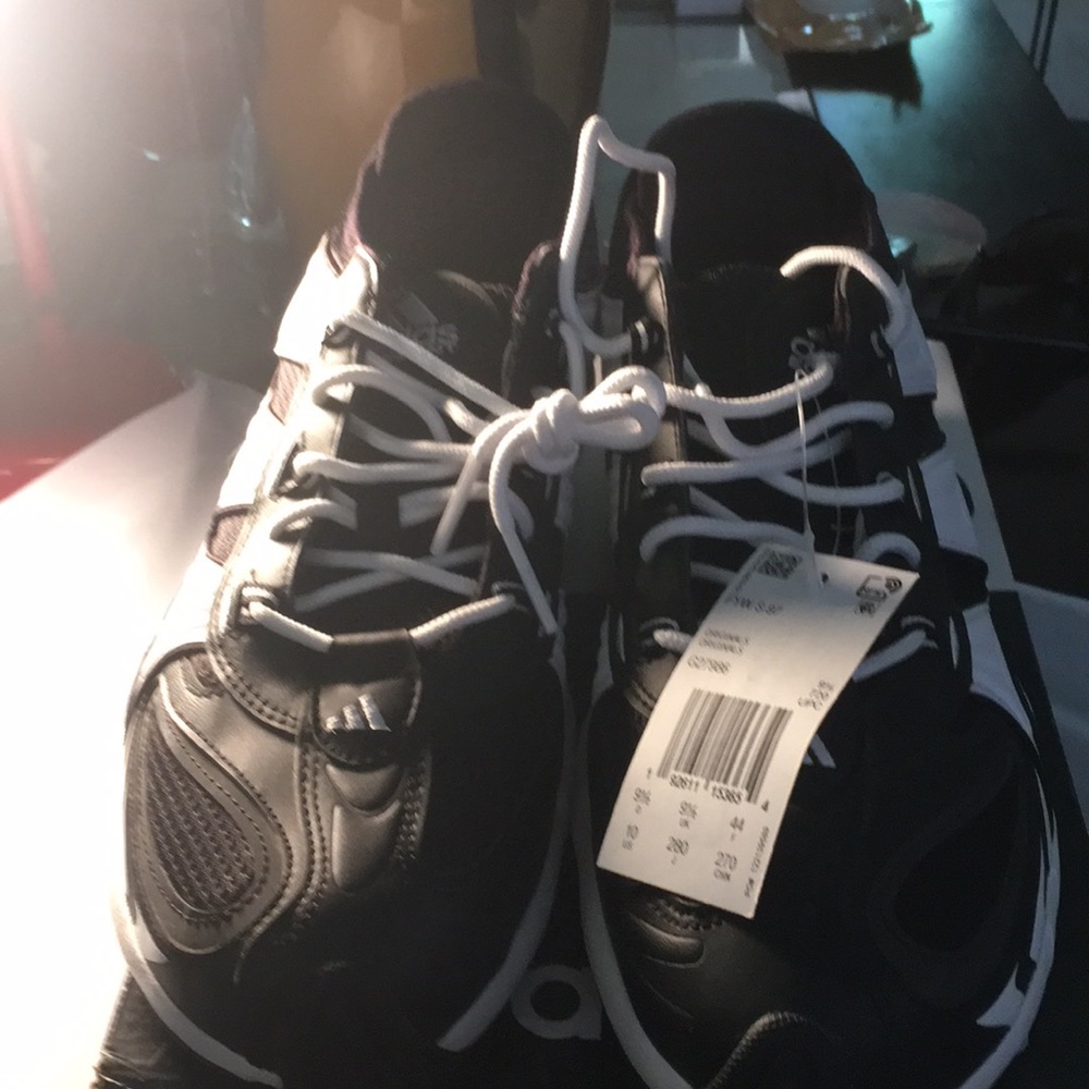 New adidas blk and white sneakers